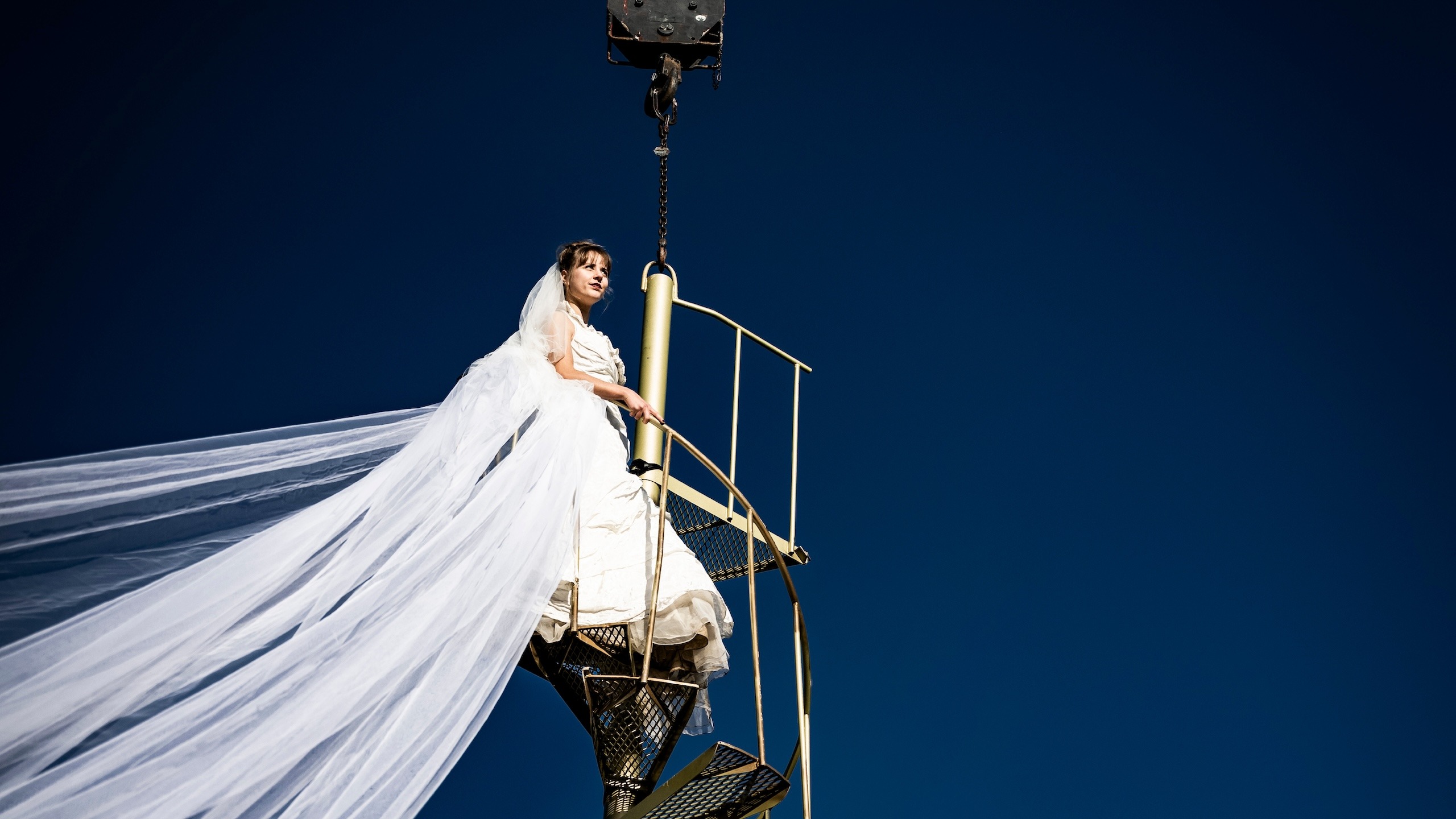 Foto RECEPTION Braut in der Luft